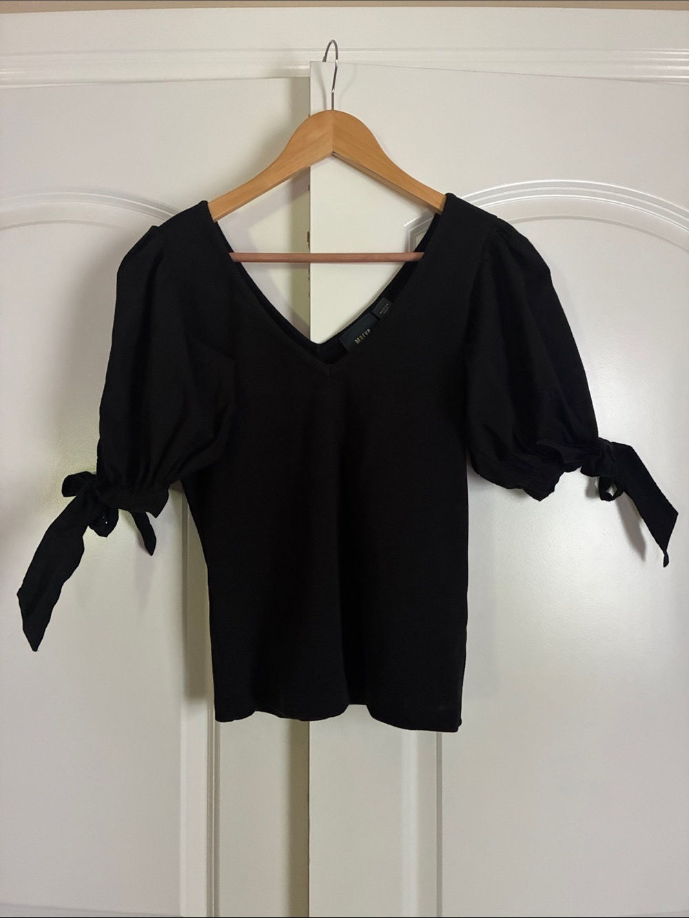 Maeve VNeck VBack Black Puff Sleeve Tie-Sleeve Top Medium